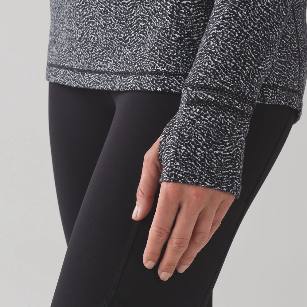 Lululemon Outrun 1/2 Zip in Luon Ripple Jacquard Black & White - Picture 3 of 11